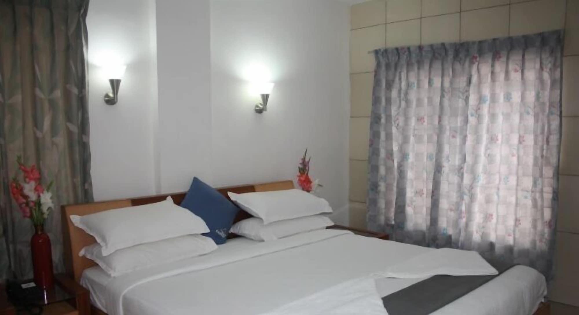 Hotel White Parrot Mysore Exterior photo